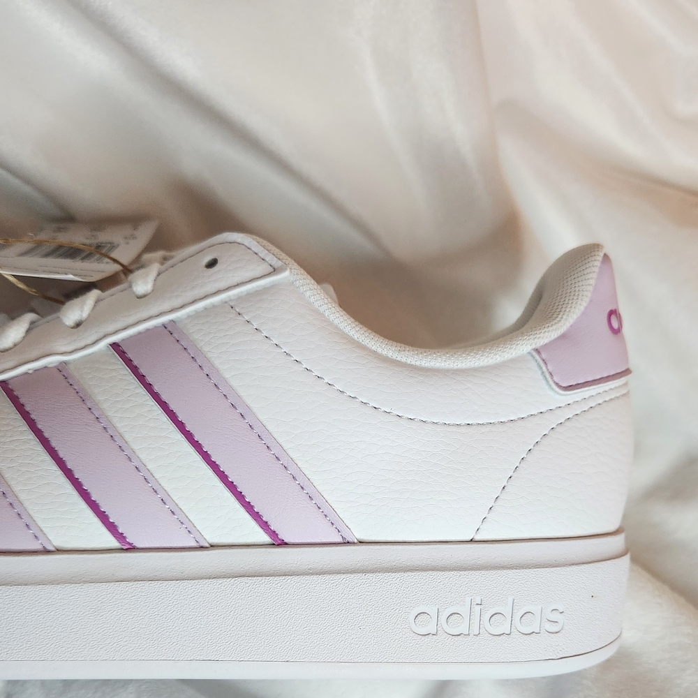 Adidas Women Shoe NWT - Picture 3 of 7
